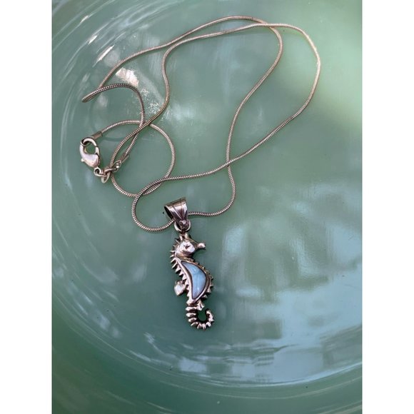 Seahorse 925 Silver Pendant Necklace Seahorse Larimar Blue stone - Picture 1 of 13